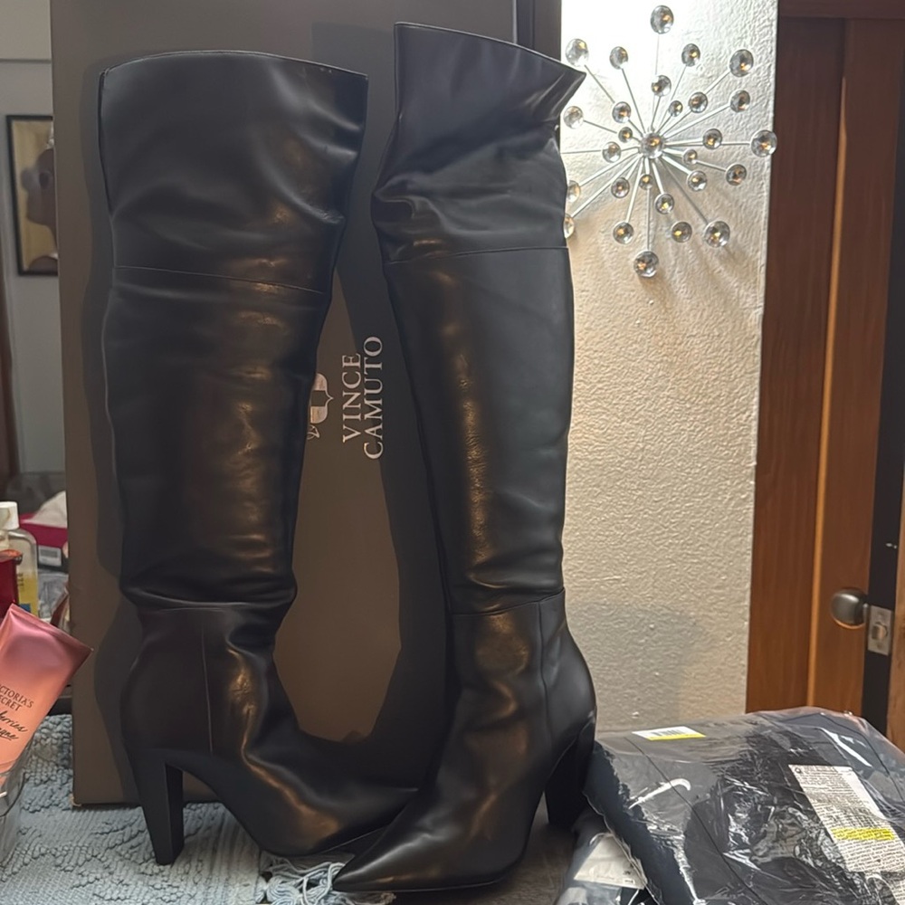 New VINCE CAMUTO size 7.5 New